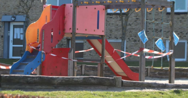 Asbest-chok: ‘Hold jeres børn fra det’