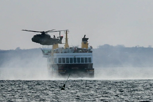 Mystisk politiaktion på færge: Helikopter til stede