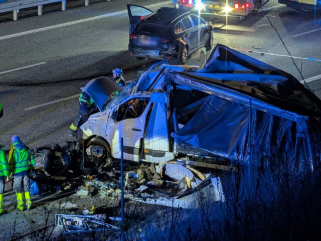 Bilist sigtet for narko- og spirituskørsel: Ladvogn torpederet på motorvej