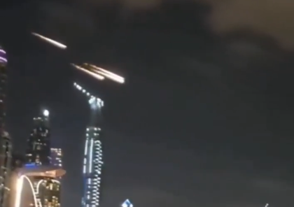 Tusindvis af sørgende samles: Ønsker død over USA og Israel