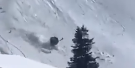 Se skrækvideo: Ski-gondol river sig løs og tager et liv