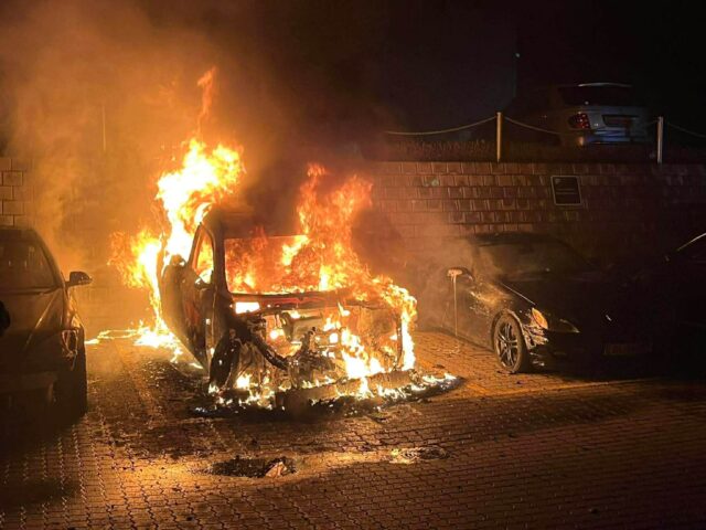 Forhandler ramt: Opslugt af flammer