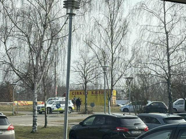 LIGE NU: Politiet arbejder intensivt ved skole