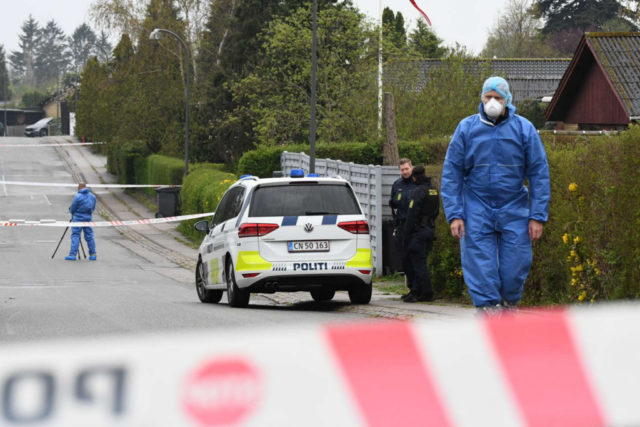 Kvinde stikker betjent flere gange med kniv: Risiko for at forbløde