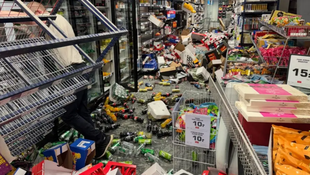 Chok: Rema 1000 ramt i bombeangreb