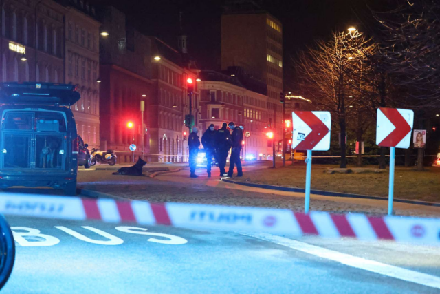 Politiet afgiver skud ved Nørreport efter voldsom sag: Pige på sygehuset