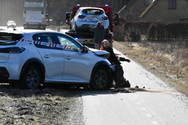 Voldsomt færdselsuheld i Midtjylland: To kvinder hastet på hospitalet