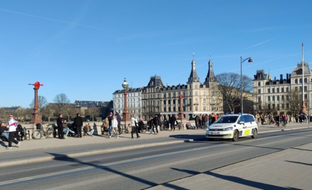 17-årig satte S-valgplakater op da han blev overfaldet: ‘Jeg er chokeret’