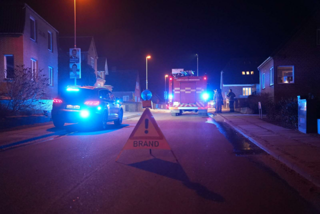 Voldsom brand: Flere biler ramt