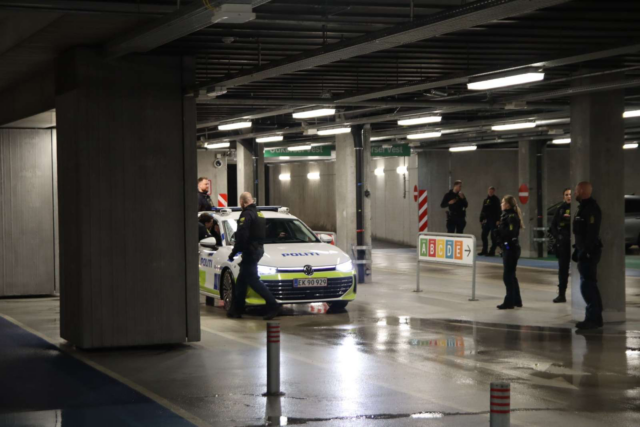 Efter voldsomt knivstikkeri: Politi massivt til stede ved Hvidovre Hospital