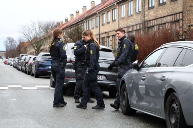 Stor politiaktion i boligområde i København: Teknikere og mange betjente