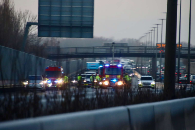 Kaos i morgentrafikken: Uheld på motorvej – Helt spærret