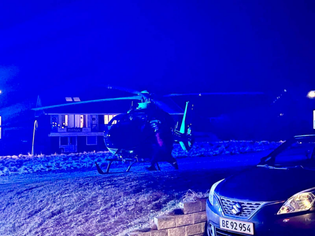 Voldsom ulykke: Person hastet afsted i ambulance med eskorte
