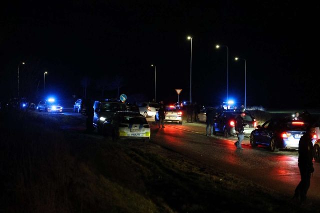 Mistænkeligt forhold: Politi massivt til stede