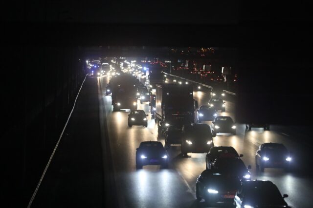 LIGE NU: Uheld skaber kaos i morgentrafikken – motorvej helt spærret