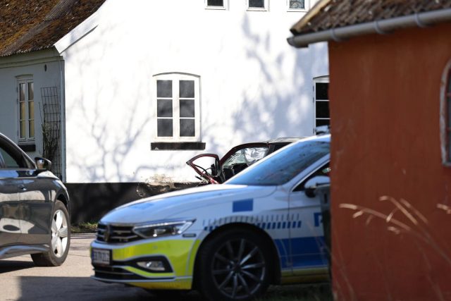 Voldsomt trafikuheld: Person hentet i helikopter