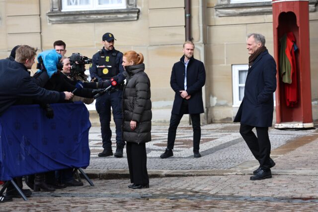 Raser efter vildt drama på Borgen: “En skamplet for demokratiet”
