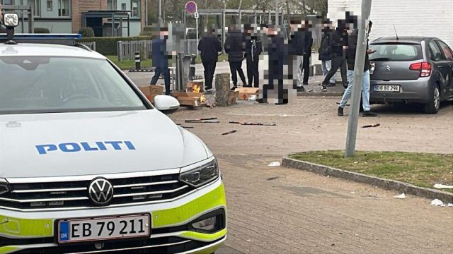 Krigslignende tilstande: ‘Alle bliver beskudt – de går fuldstændig amok med bomberør’