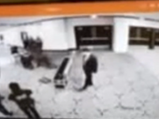 Vild video fra Trump-middag: Her sker det