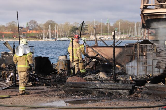 Flere slår alarm: Saunaklub brændt ned til jorden