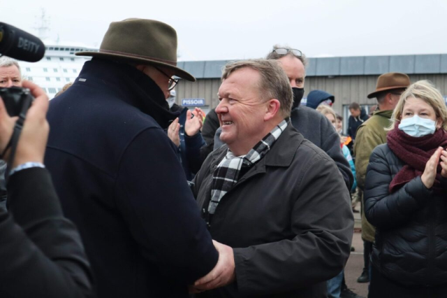 Løkke helt tavs om forhandlinger: Nu dukker han pludseligt op