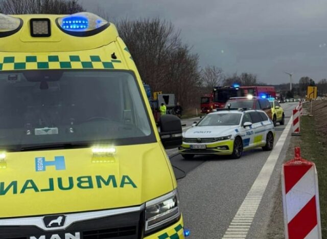 Lastbil i alvorligt uheld på motorvejen: Hastet til traumecenter