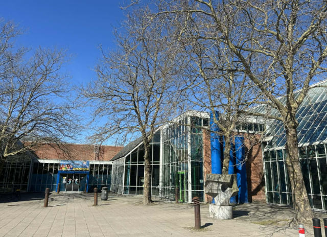 Voldsom hændelse i Glostrup Svømmehal: Et ungt offer