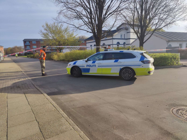 35-årig stukket ihjel i lejlighed: Politi jagter disse to mænd