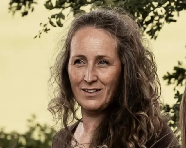 ‘Det slutter her, Sabina’: Ser sin mor blive dræbt med kniv i brystet