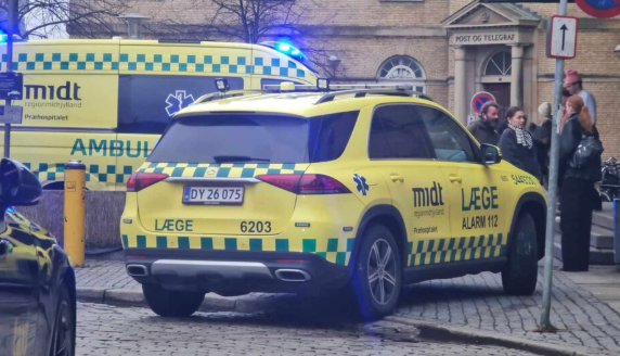 Politiet haster mod banegård efter uhyggeligt alarmopkald