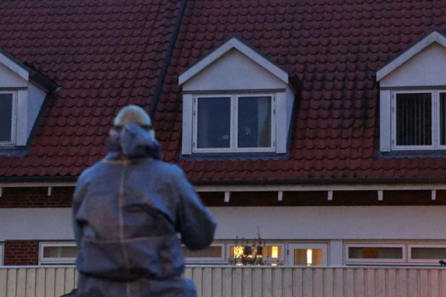 Forældre og børn lå trygt og sov: Pludselig blev familiehjem gennemhullet af skud