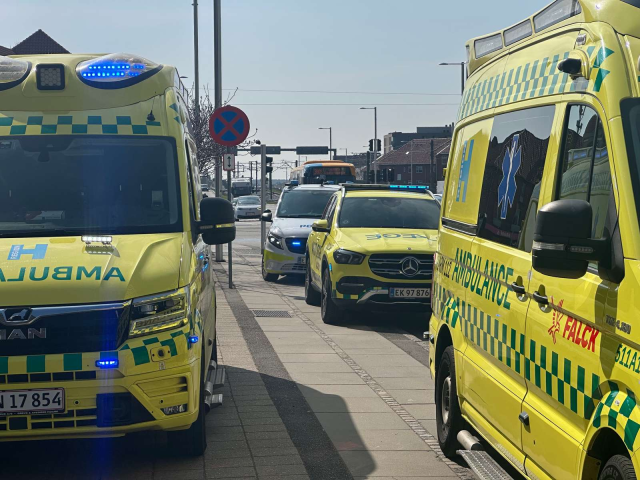 LIGE NU: Massivt til stede ved adresse