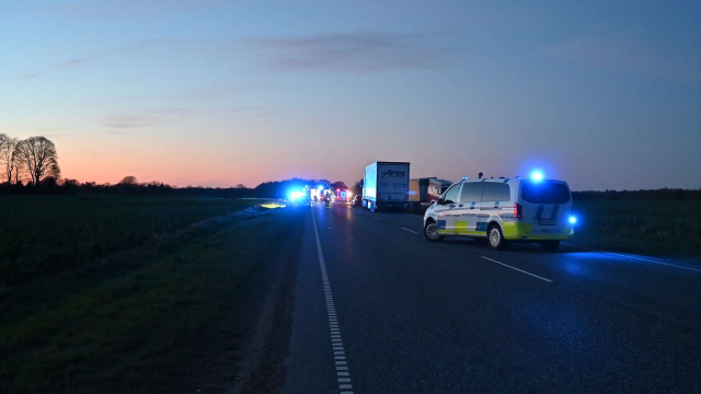 Tragisk ulykke: 37-årig mand dræbt i sammenstød med lastbil