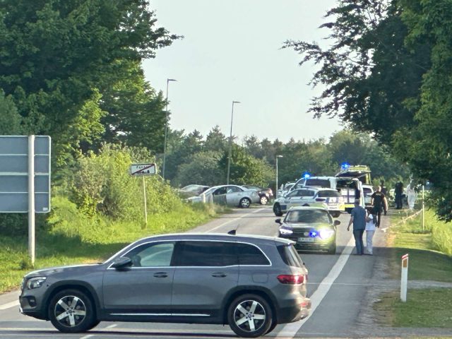 Flere biler i stort sammenstød: En person er tilskadekommen