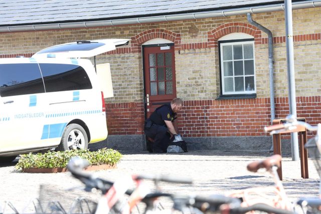Person hopper ud foran tog og begår selvmord