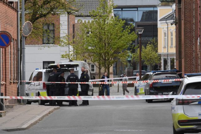 Kæmpe politiaktion: Undersøger flere adresser