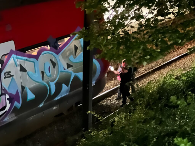 Kvinde ser mørk skikkelse på stien ved stationen: Det er udviklet sig til et forfærdeligt mareridt