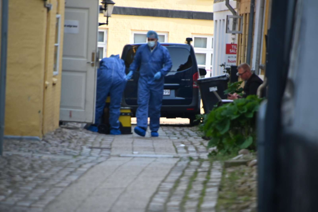 Kvinde ser rødt og går amok med kniv: Sigtet for at forsøge at dræbe sin søn