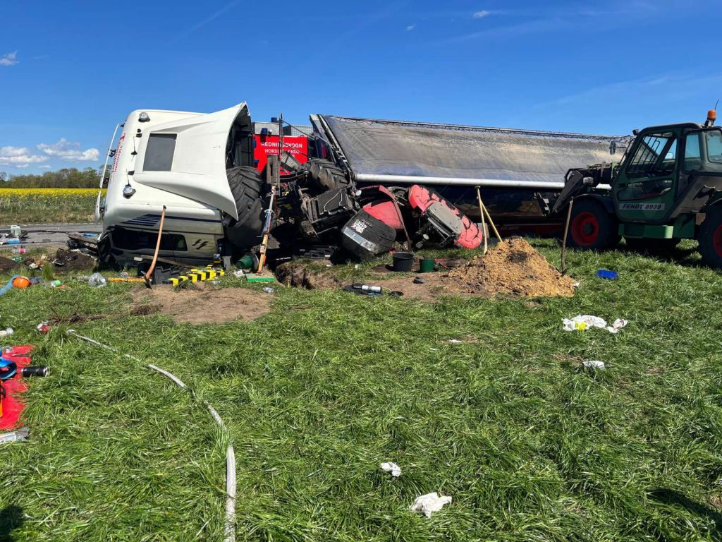Massiv brand raser i lagerbygning i Skovlunde — image 4