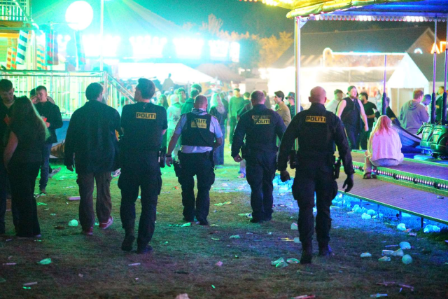 Tilfældige danskere i chok: En blodig mand lå pludselig døende på dansegulvet