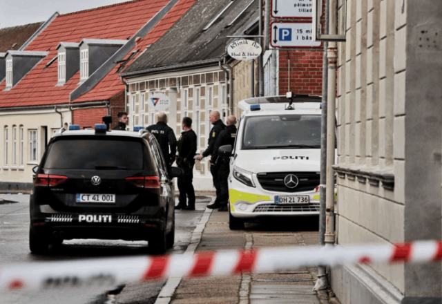 Døende mand glider i sit eget blod