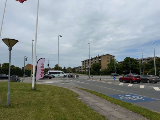 Kvinde påkørt af lastbil i højresvingsulykke
