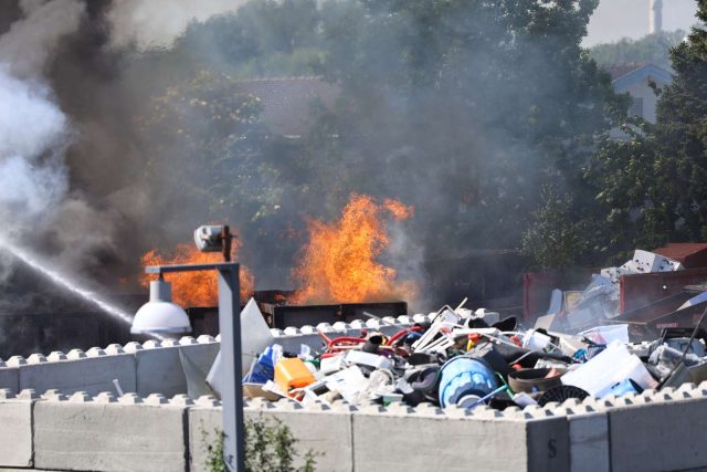 LIGE NU: Flammehav æder bygning