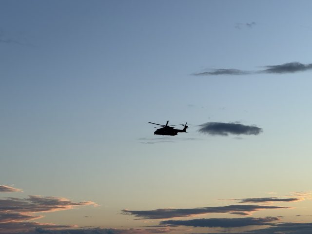 Helikopter tilkaldt til stor redningsaktion