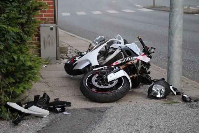 Ung mand død efter ulykke på motorcykel