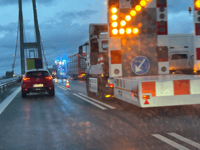 Storebæltsbroen lukket: Al biltrafik standset efter bilbrand