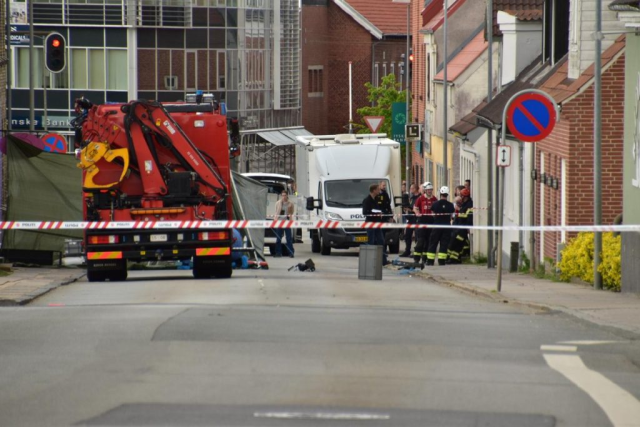 Kvinde fotograferet i flugt fra blodigt drab