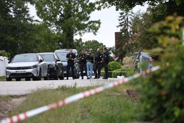 Politi strømmer til stedet: Stort politiopbud ved mistænkeligt forhold