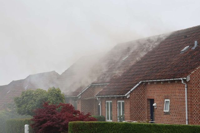 Kæmpe brand i Herlev: Flere rækkehuse i brand