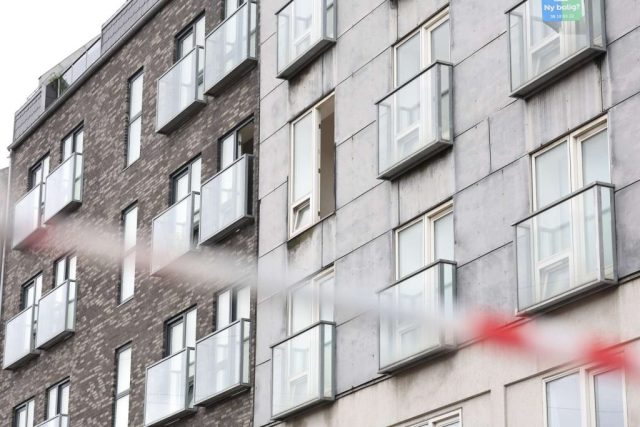 Vicevært styrtede i døden, da altan faldt af: Nu er skræmmende detaljer kommet frem